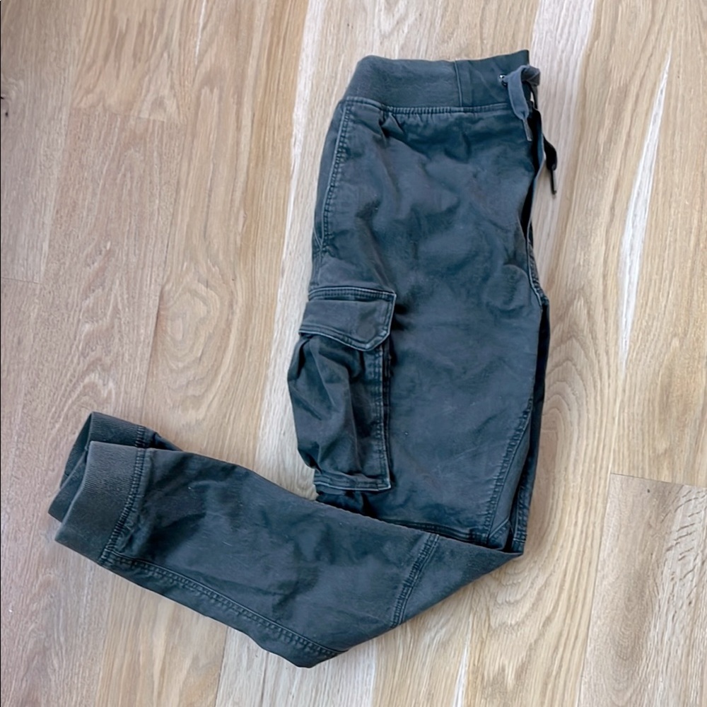 Men’s H&M Cargo Joggers in dark olive brown